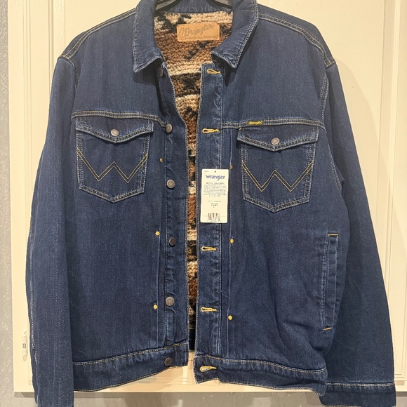 NWT WRANGLER BLUE JEAN JACKET SIZE XL - Picture 2 of 5